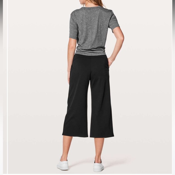 Lululemon Can You Feel The Pleat Crop *21"
Black size 8 - Picture 6 of 15